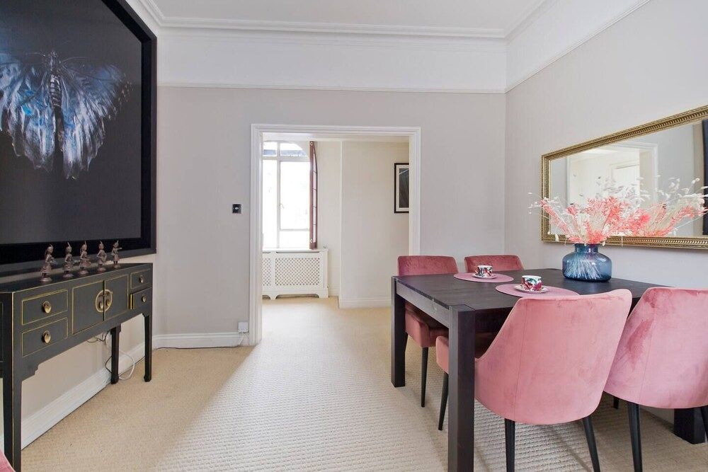 undefined Luxurious 2-bed Apartment 9