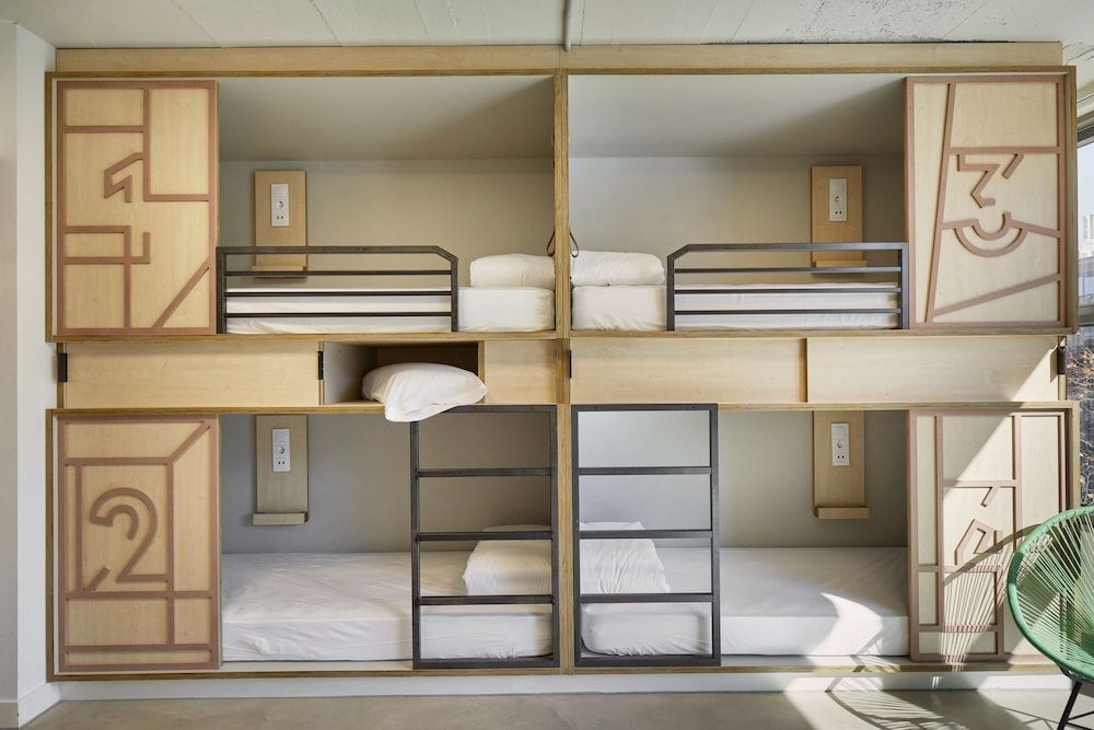 Unite Hostel Barcelona Family Room, Private Bathroom 2