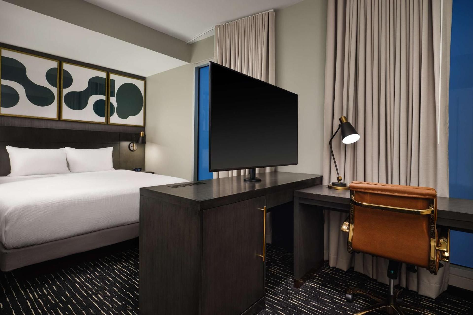 1 King Bed Interior Facing