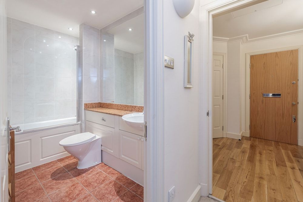 Point West Apartments Luxury Apartment, 2 Bedrooms (Kensington Duplex with Balcony) 24