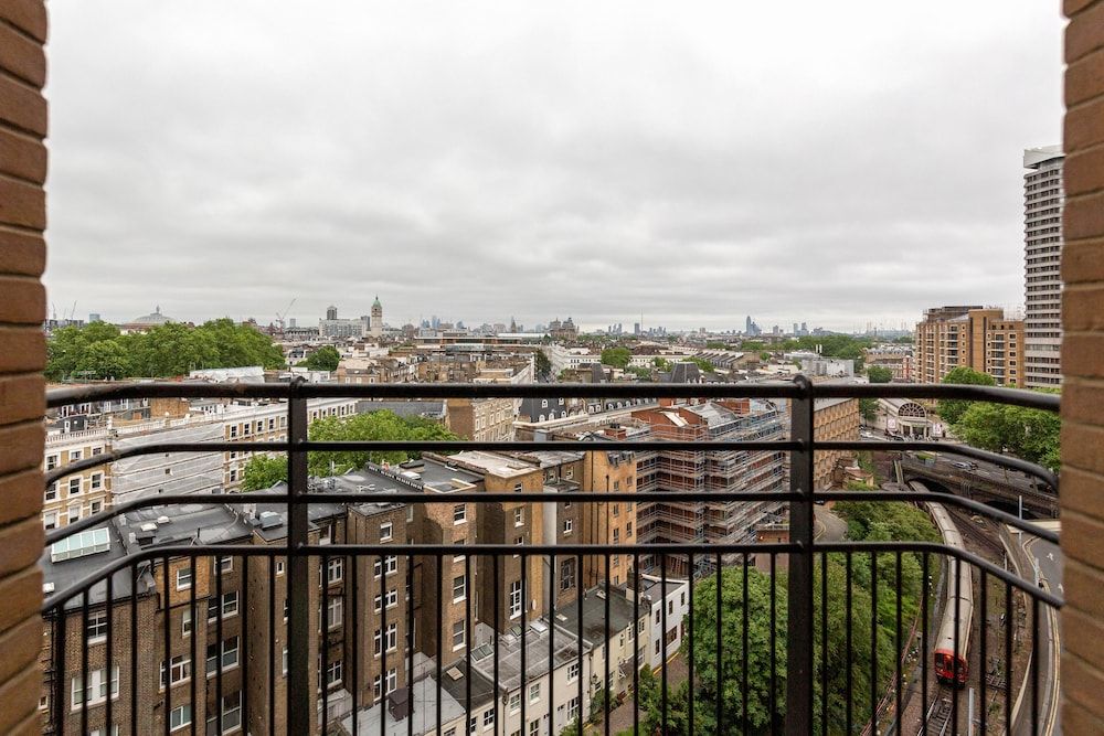 Point West Apartments Luxury Apartment, 2 Bedrooms (Kensington Duplex with Balcony) 15