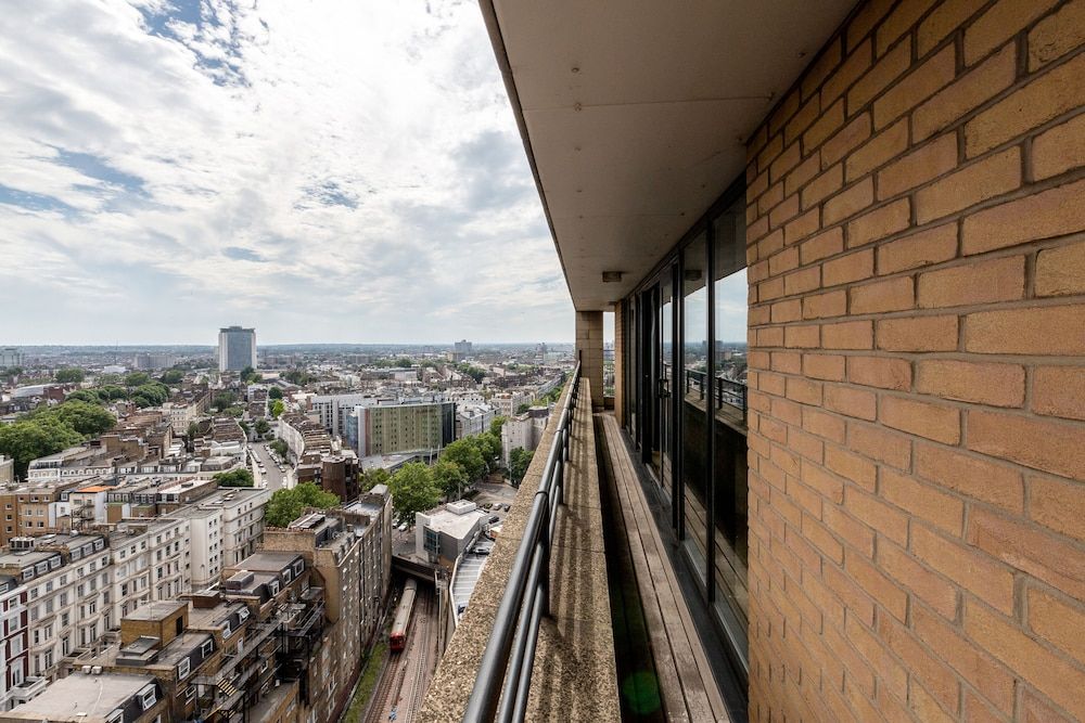 Point West Apartments Luxury Apartment, 2 Bedrooms (Kensington Duplex with Balcony) 16