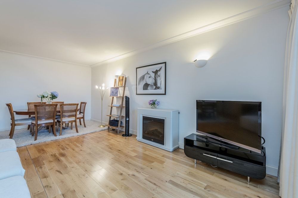 Point West Apartments Luxury Apartment, 2 Bedrooms (Kensington Duplex with Balcony) 34