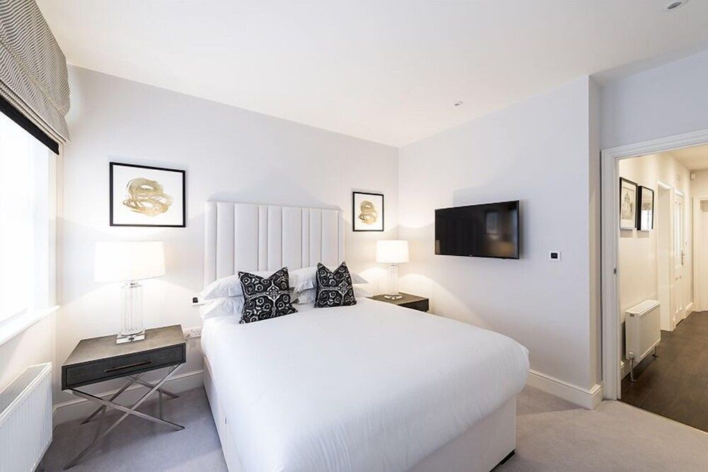 undefined Luxury Three Bedroom - Flat 132 Lower Ground Floor 5