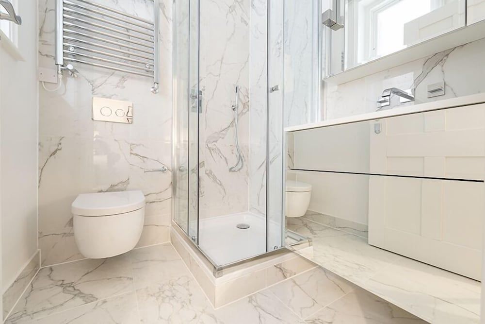 undefined Luxury Three Bedroom - Flat 132 Lower Ground Floor 7