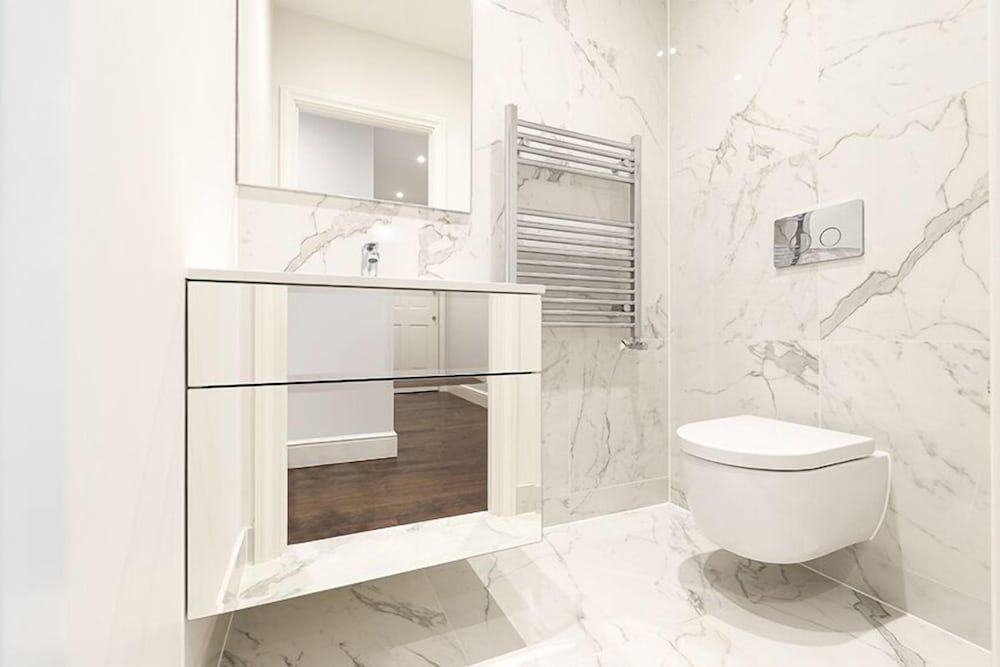 undefined Luxury Three Bedroom - Flat 132 Lower Ground Floor 3