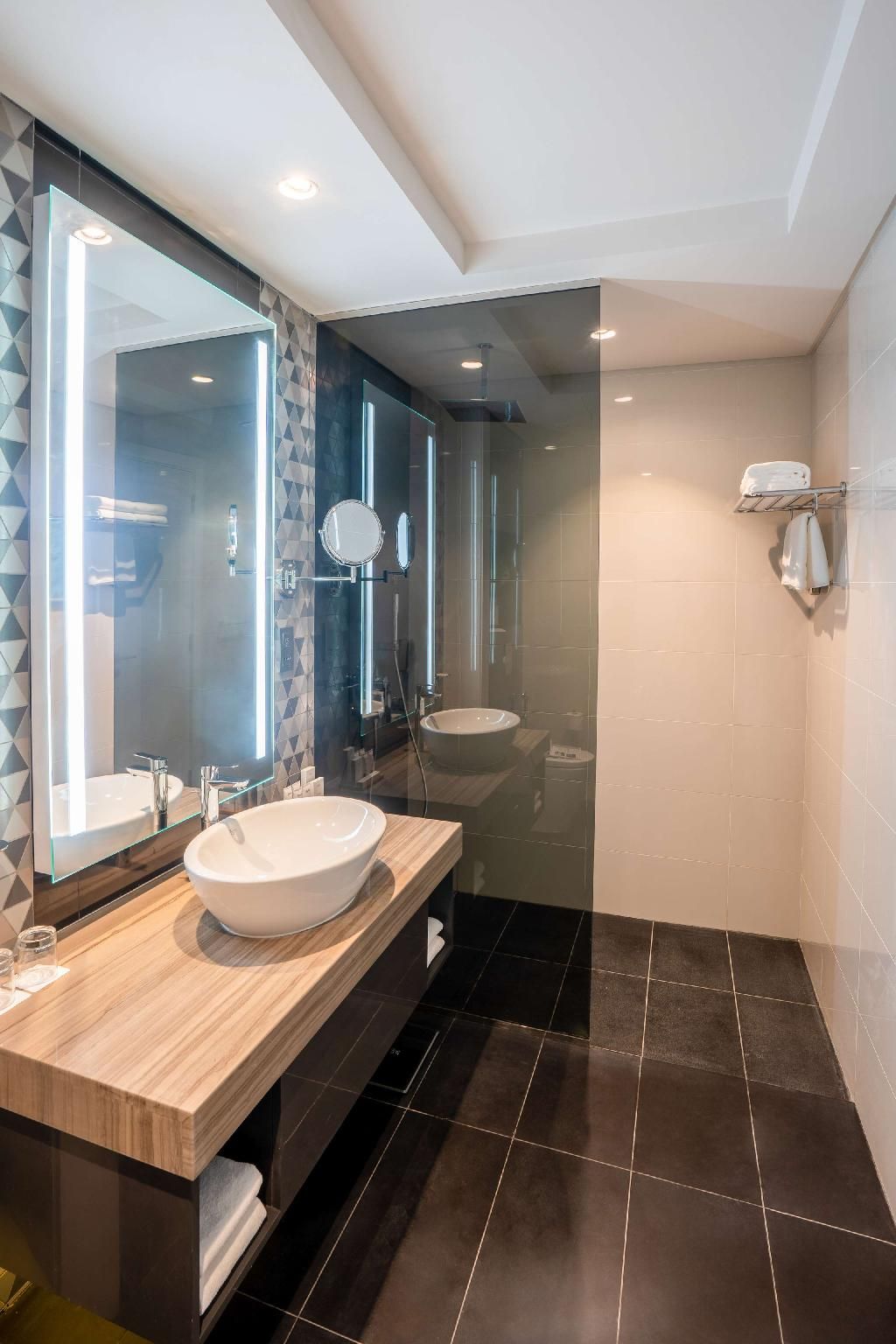 Radisson Dubai Damac Hills Standard Room 4