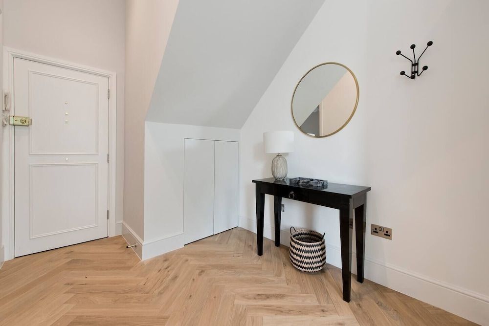 undefined Modern, Chic 1-bed in Notting Hill 9