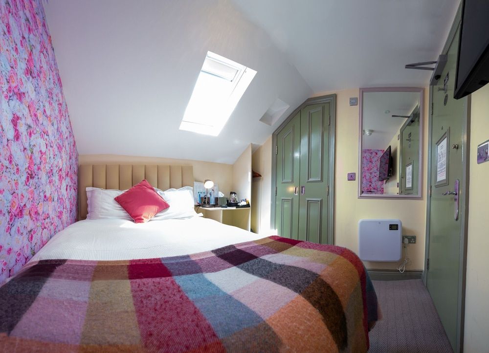 The Griffin Belle Hotel Vauxhall Economy Double Room, Ensuite