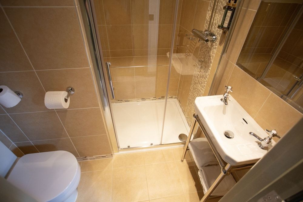 The Griffin Belle Hotel Vauxhall Economy Double Room, Ensuite 3