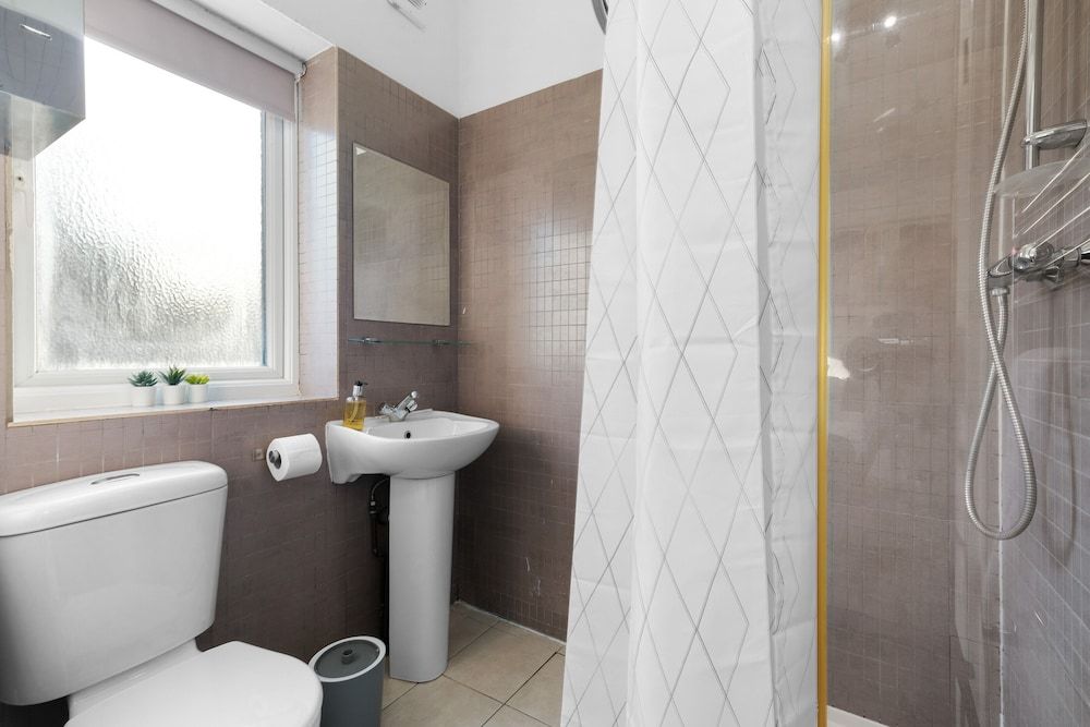 West Ealing SVD Apt. - 2 Bedroom 2 Bath Apartment, 2 Bedrooms 11