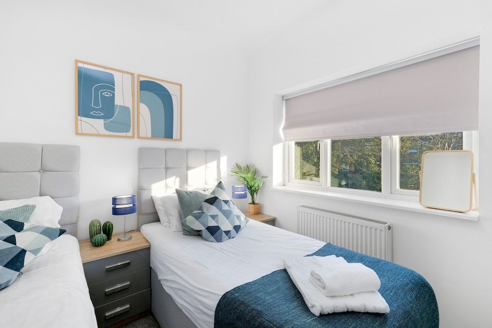 West Ealing SVD Apt. - 2 Bedroom 2 Bath Apartment, 2 Bedrooms 7