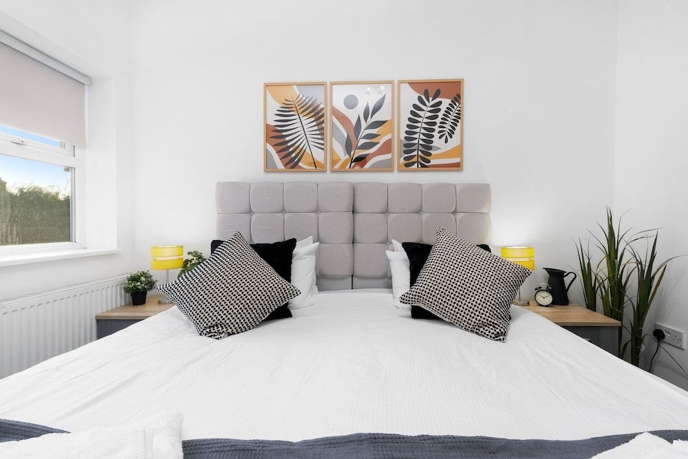 West Ealing SVD Apt. - 2 Bedroom 2 Bath Apartment, 2 Bedrooms 4