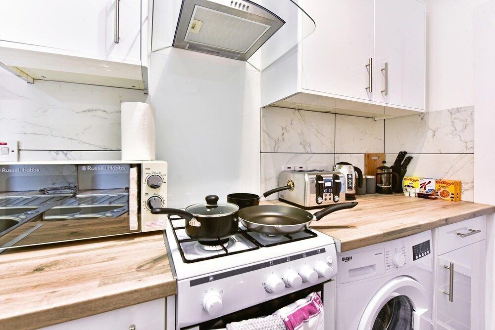 West Ealing SVD Apt. - 2 Bedroom 2 Bath Classic Apartment 12