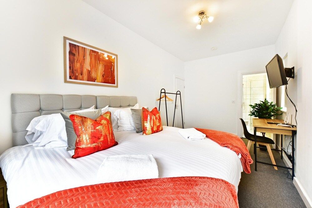 West Ealing SVD Apt. - 2 Bedroom 2 Bath Classic Apartment 5