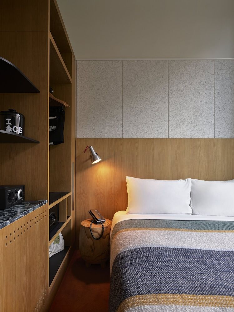 Ace Hotel Sydney Room (Cosy)