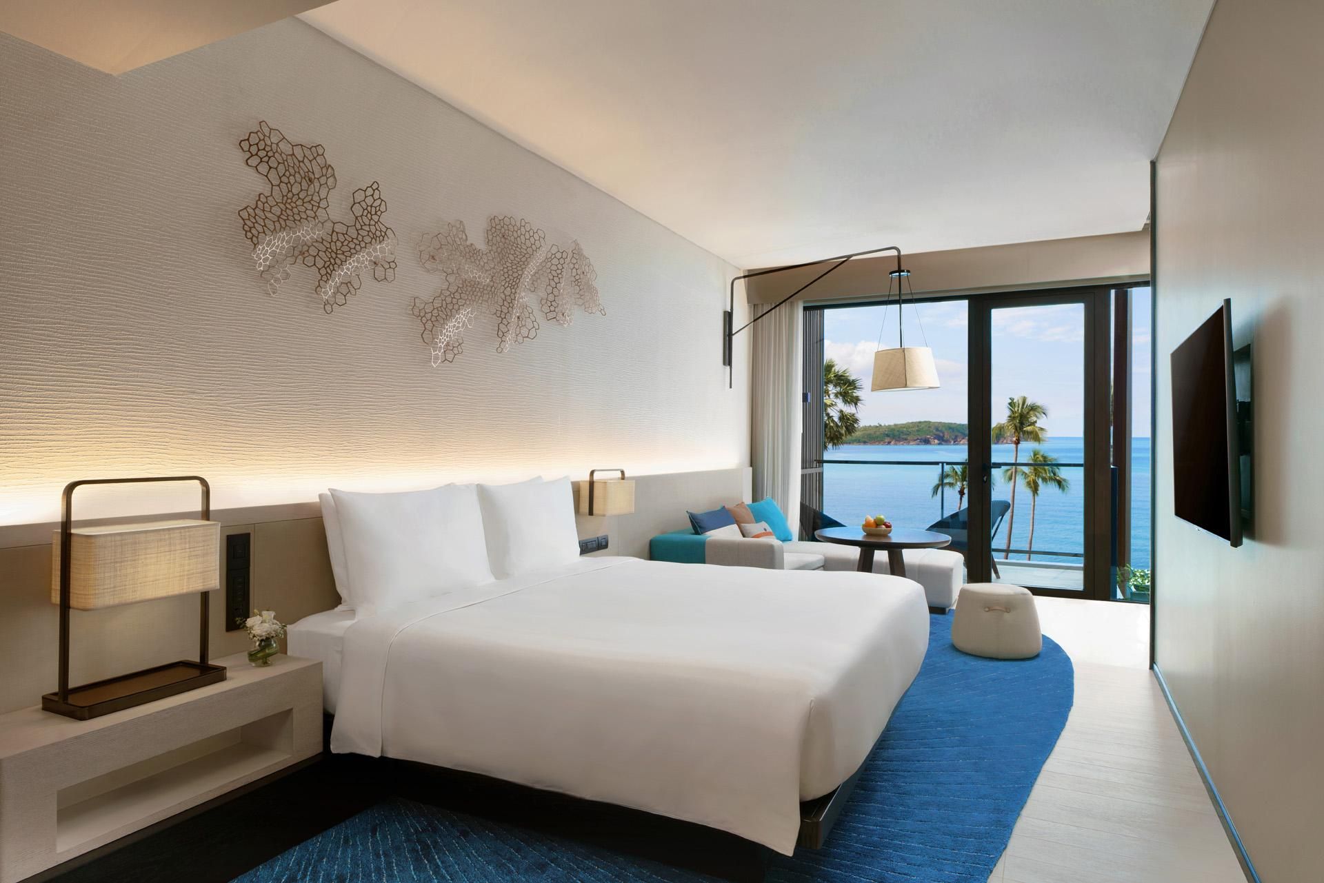 1 King Bed Ocean View With Club Access