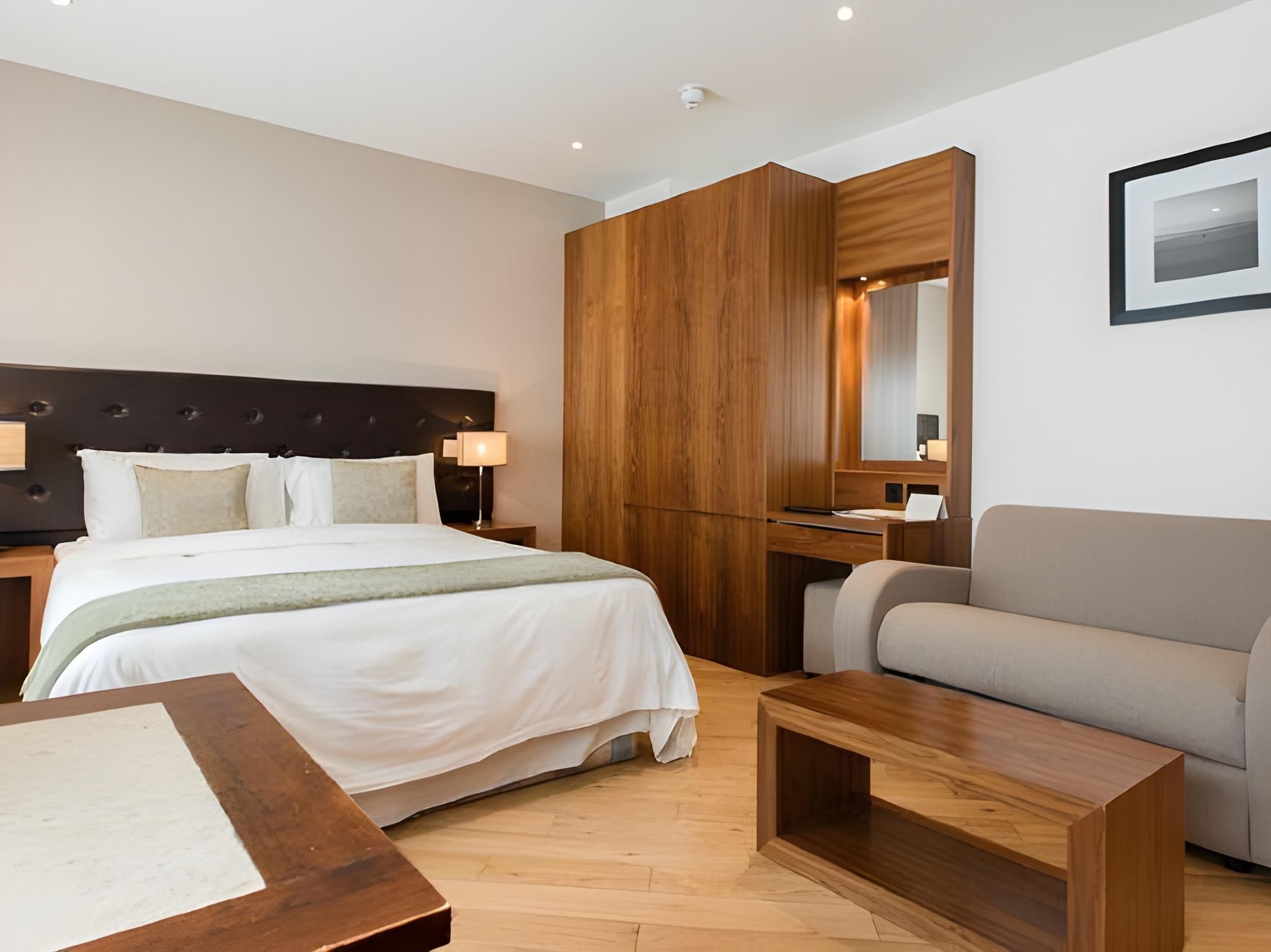 Deluxe Suite