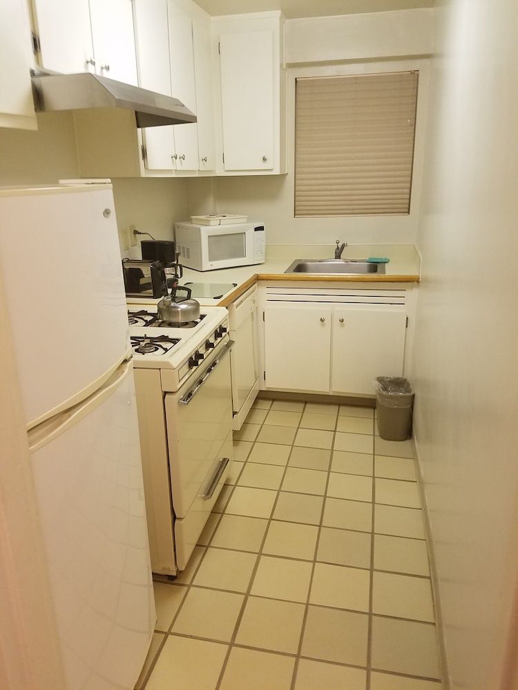 Murray Hill East Suite, 1 Bedroom 2