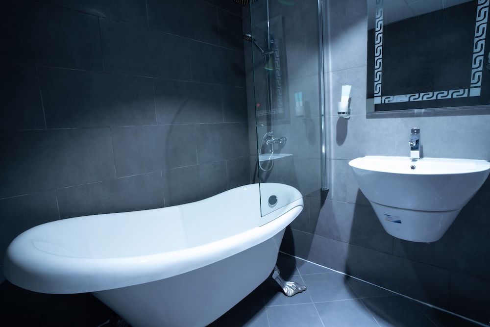 Hive Hotel Deluxe Double or Twin Room 5