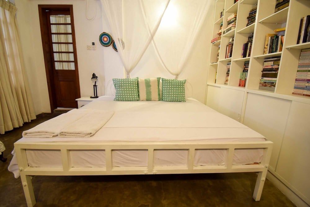 undefined Charming White Room 10