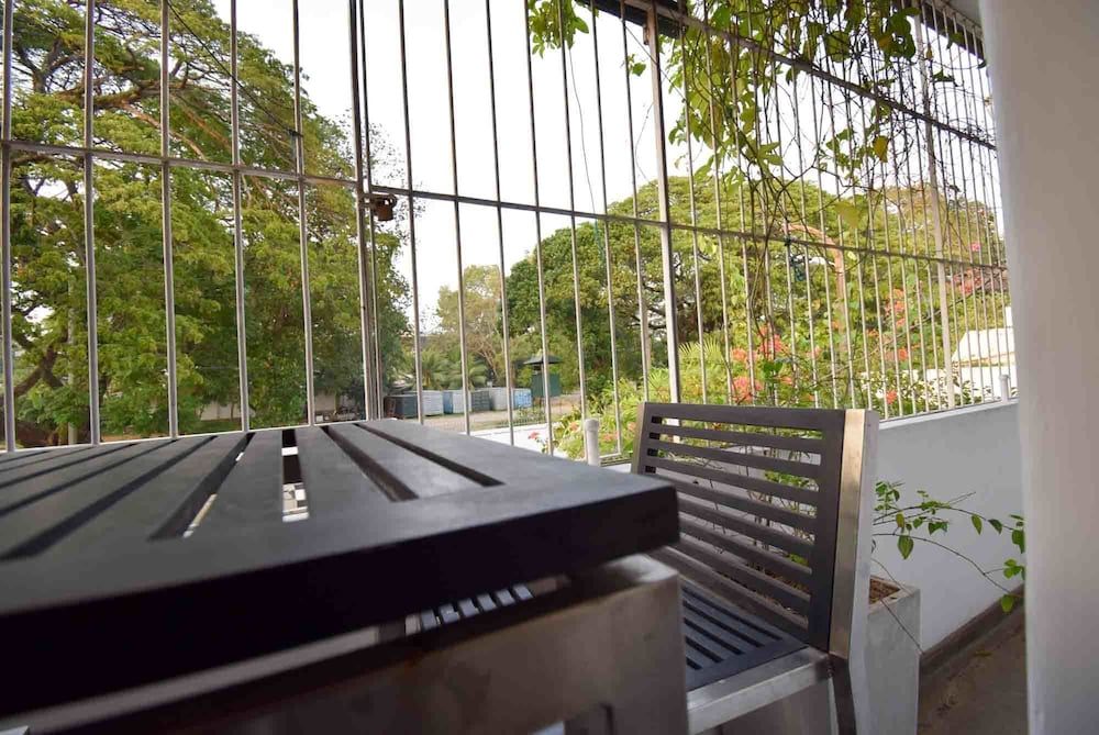 Charming White Room Standard Double Room, 1 Queen Bed, Private Bathroom, City View 13