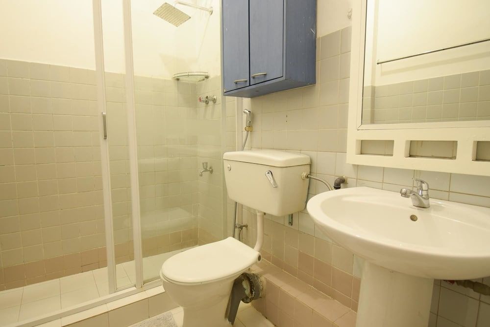 Charming White Room Standard Double Room, 1 Queen Bed, Private Bathroom, City View 15