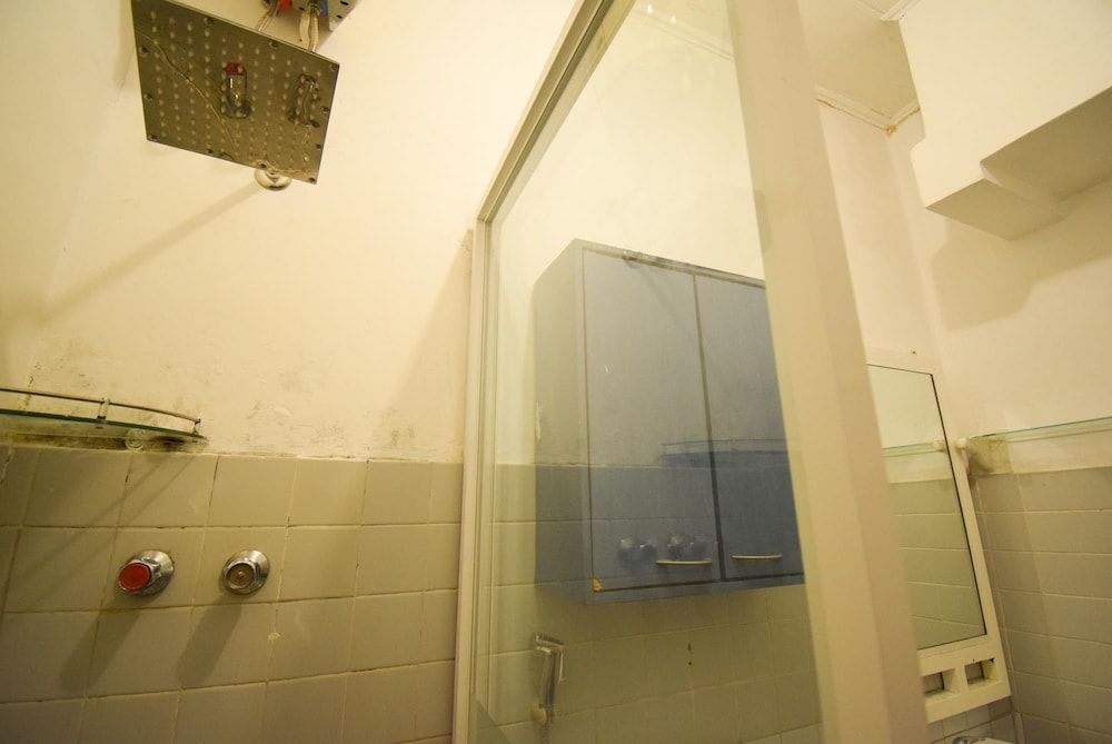 Charming White Room Standard Double Room, 1 Queen Bed, Private Bathroom, City View 16