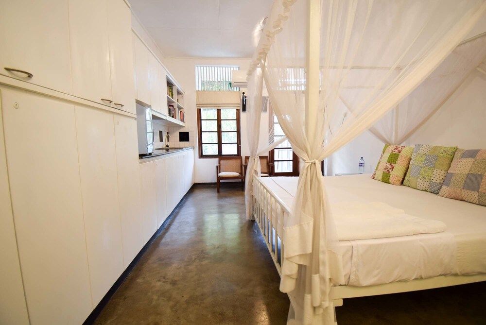 undefined Charming White Room 8