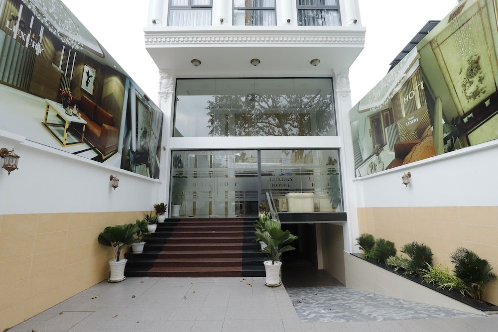 undefined Luxury Hotel 3