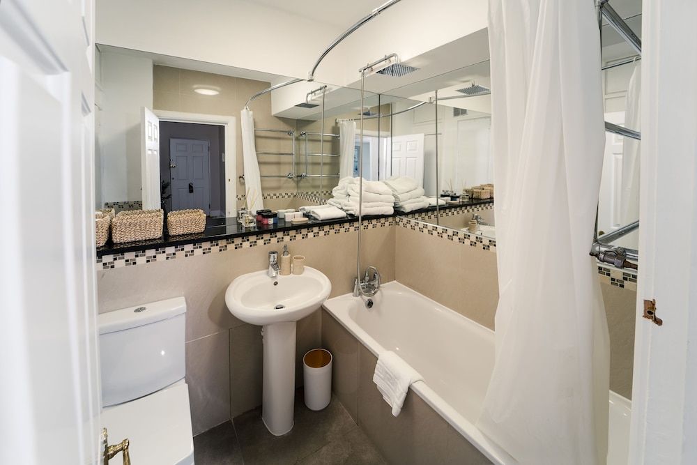 Park Lane Apartments Crawford Place Royal Apartment, Accessible, Ensuite 10