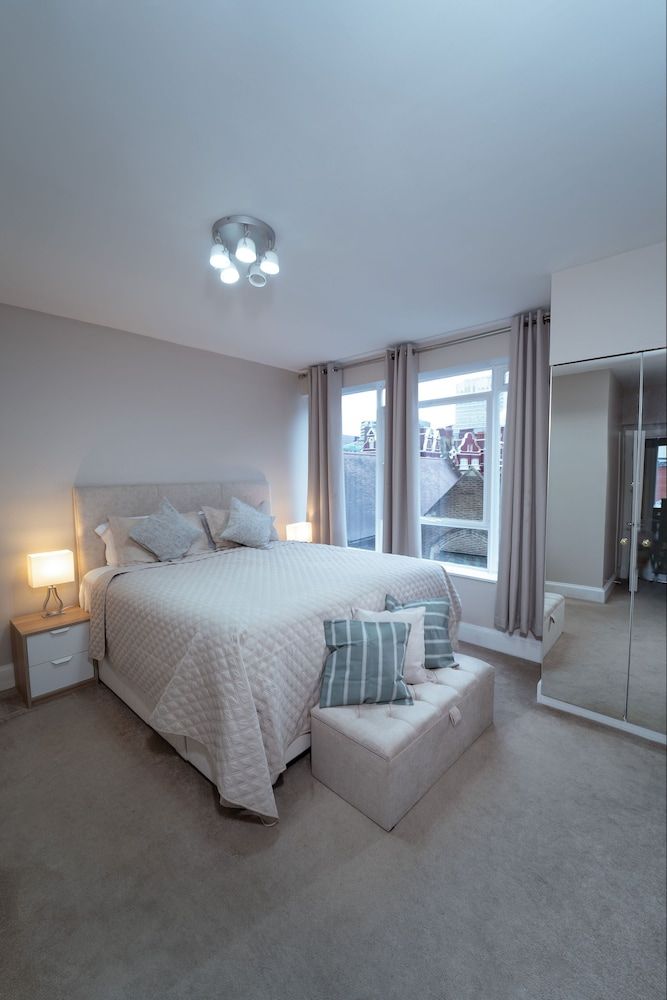 Park Lane Apartments Crawford Place Royal Apartment, Accessible, Ensuite 6