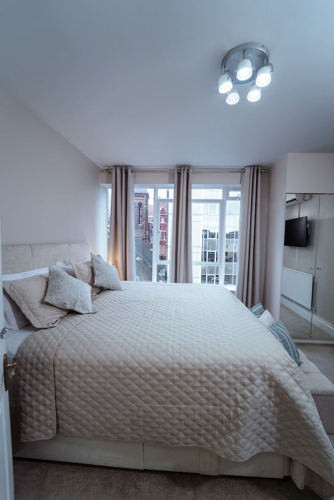 Park Lane Apartments Crawford Place Royal Apartment, Accessible, Ensuite 5