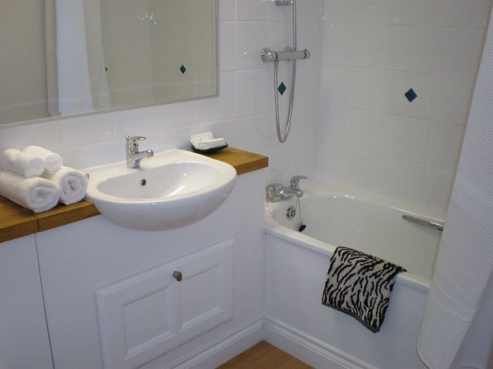 Higher Faugan Suite, Ensuite 12