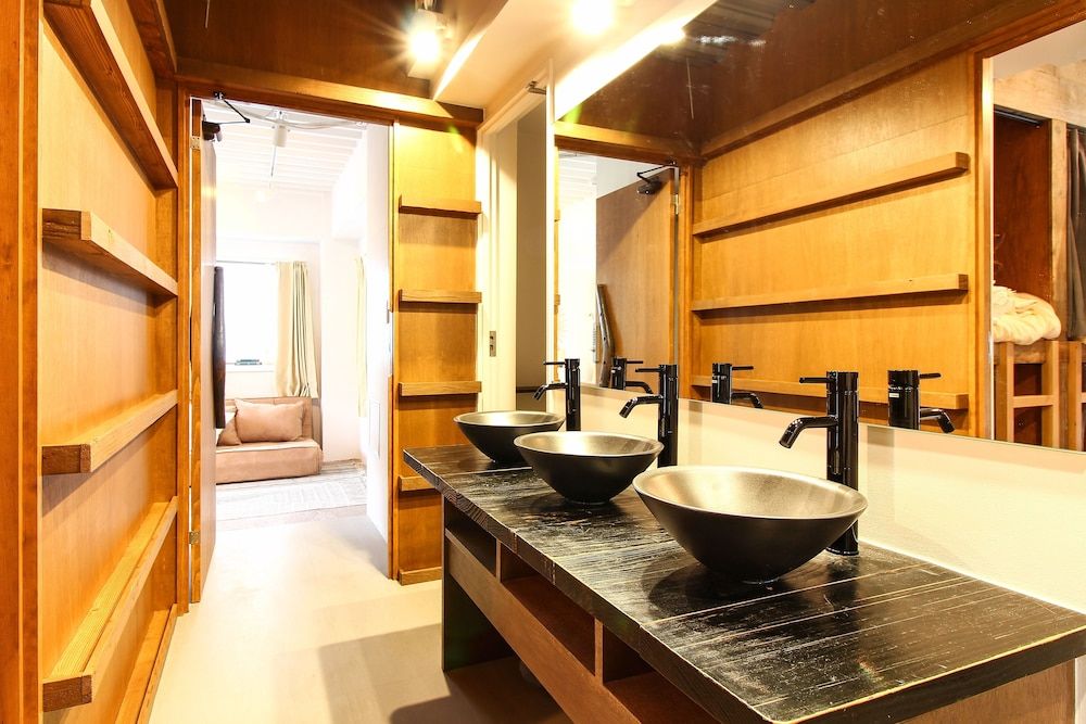 Koru Takanawa Gateway Hostel Cafe&Bar Family Room, City View 5