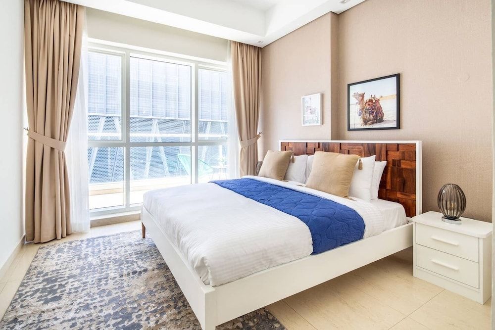 undefined Plush 3BR w/ Study in Prime District - Downtown Dubai! 2