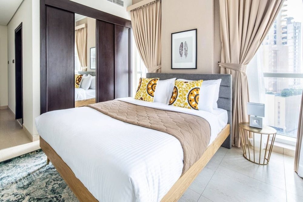 undefined Plush 3BR w/ Study in Prime District - Downtown Dubai! 6
