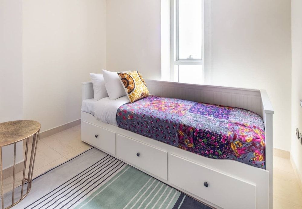 undefined Plush 3BR w/ Study in Prime District - Downtown Dubai! 4
