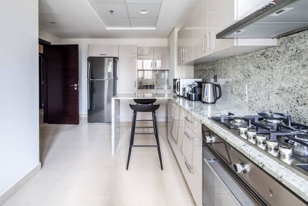 undefined Plush 3BR w/ Study in Prime District - Downtown Dubai! 9