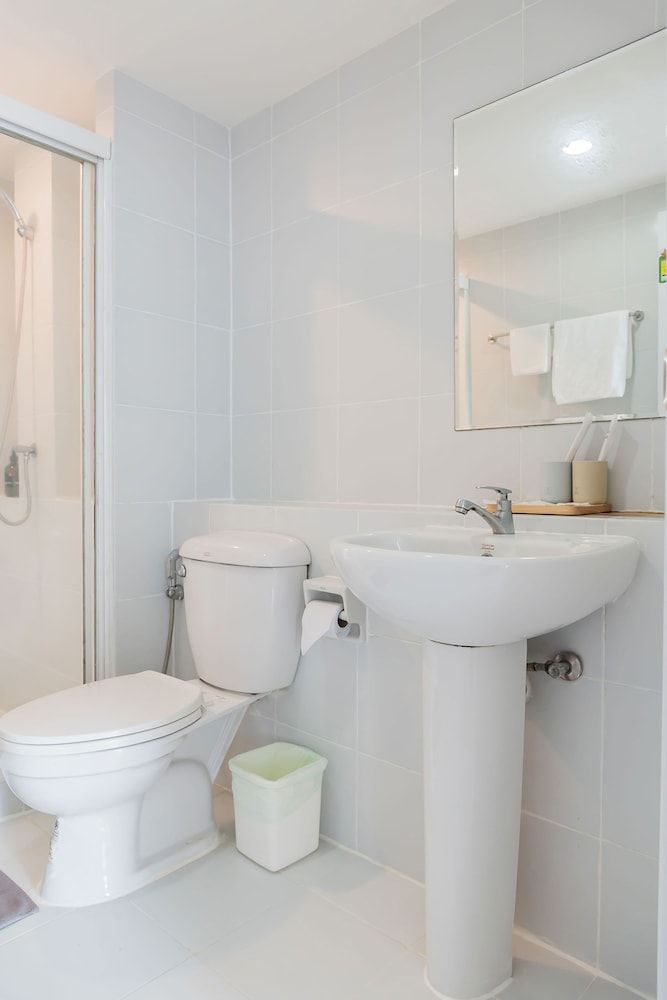 Locals Bangna Elements Srinakarin Superior Double Room 6