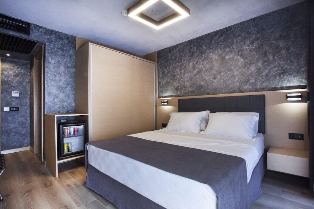 undefined Redstone Hotel 2