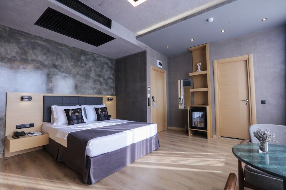 undefined Redstone Hotel 3