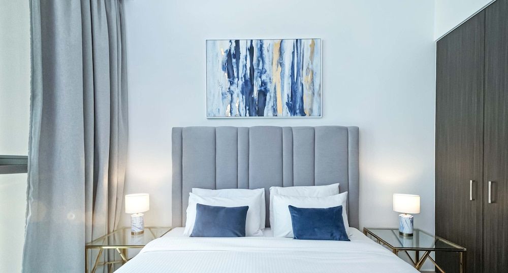 undefined LUX Luxury Downtown Views Suite 8