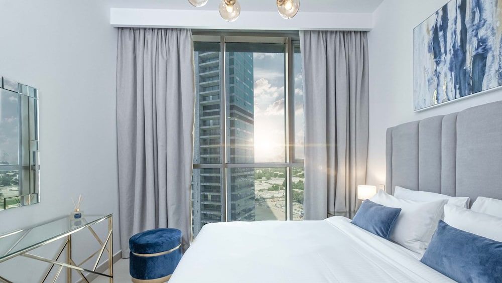 undefined LUX Luxury Downtown Views Suite 5