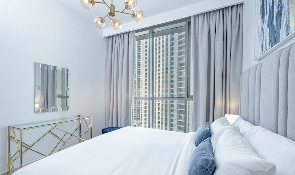 undefined LUX Luxury Downtown Views Suite 7
