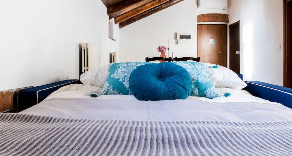 JOIVY Big Wooden Apartment for 6 near Milano Center Apartment, 2 Bedrooms 20