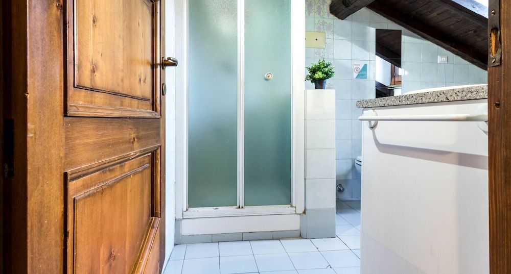 JOIVY Big Wooden Apartment for 6 near Milano Center Apartment, 2 Bedrooms 24