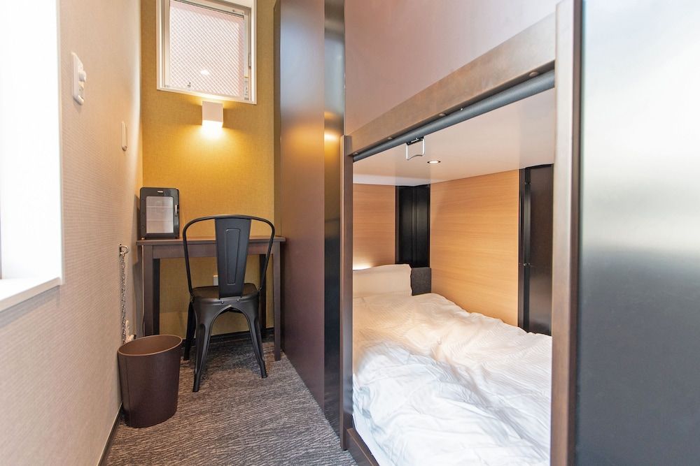 Shared Dormitory, Men only
