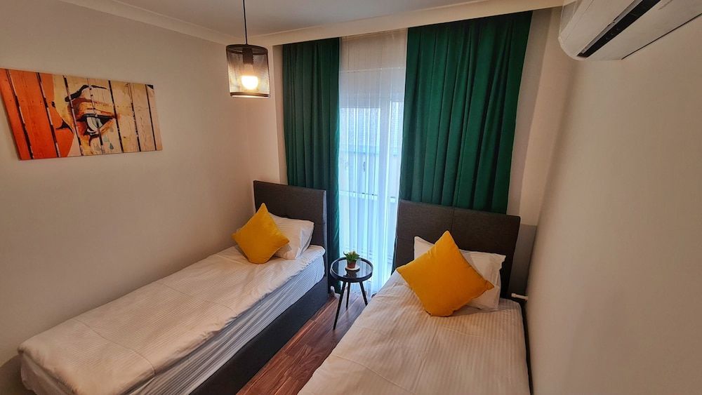 Letstay Sweet Home Yellow Apartment, 2 Bedrooms, Balcony 4