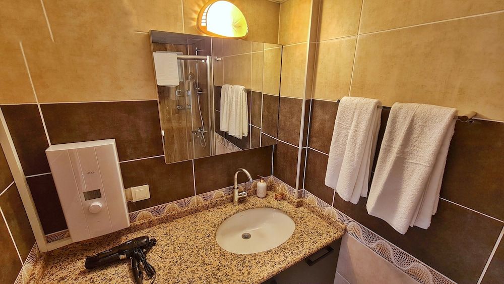 Letstay Sweet Home Yellow Apartment, 2 Bedrooms, Balcony 8